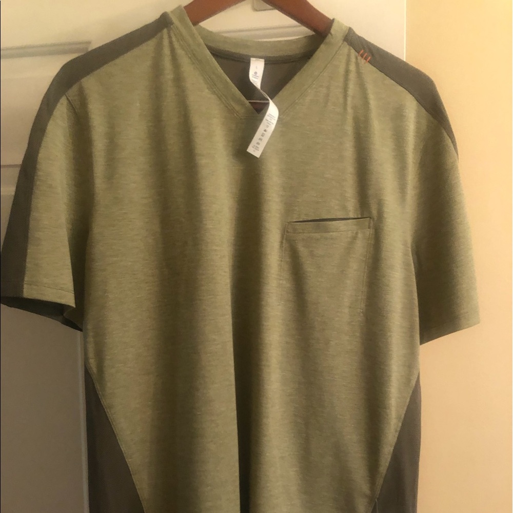Lululemon men’s olive athletic top NWT SZ L.